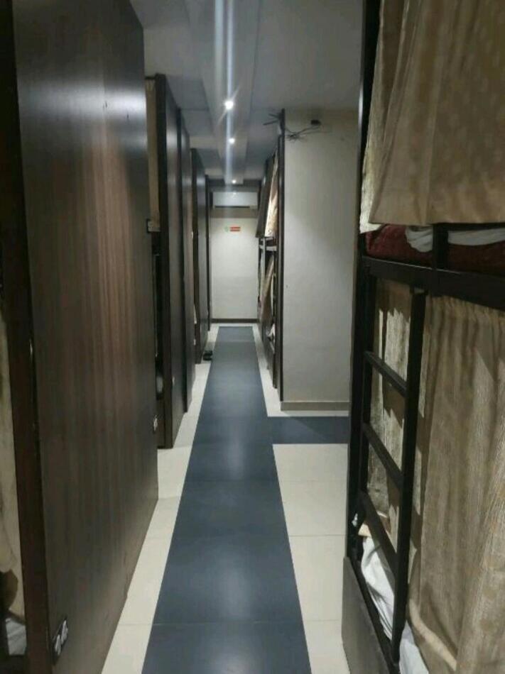 מומביי Almas Dormitory 24 Hours Aircondition מראה חיצוני תמונה