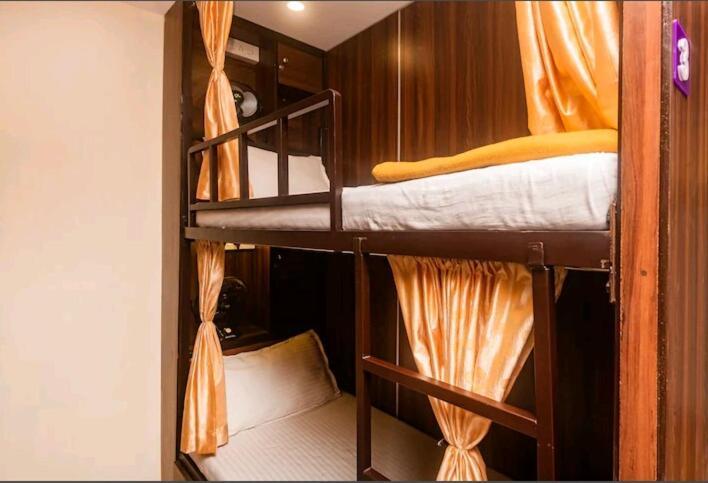 מומביי Almas Dormitory 24 Hours Aircondition מראה חיצוני תמונה