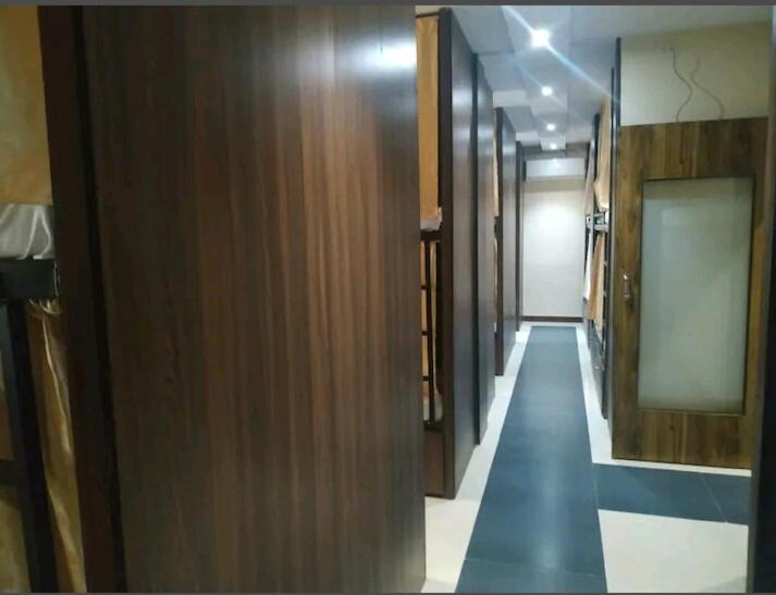 מומביי Almas Dormitory 24 Hours Aircondition מראה חיצוני תמונה