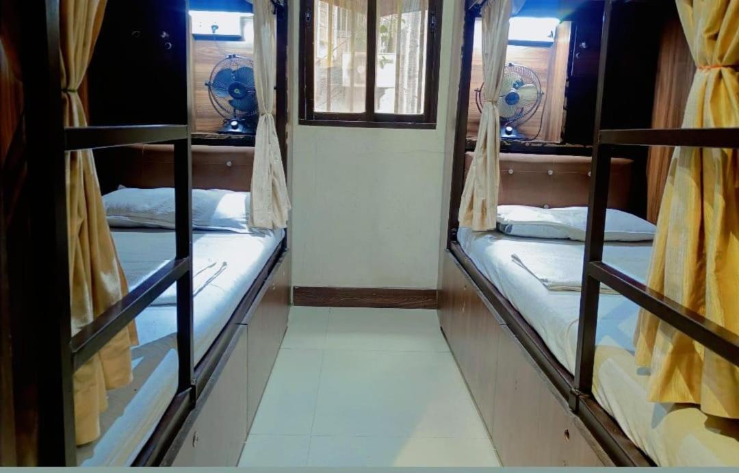 מומביי Almas Dormitory 24 Hours Aircondition מראה חיצוני תמונה