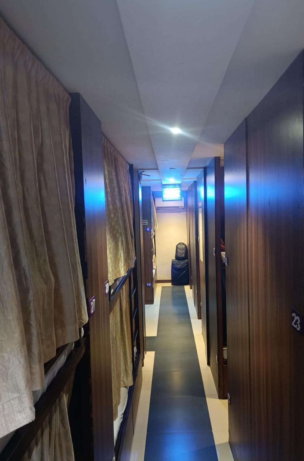 מומביי Almas Dormitory 24 Hours Aircondition מראה חיצוני תמונה