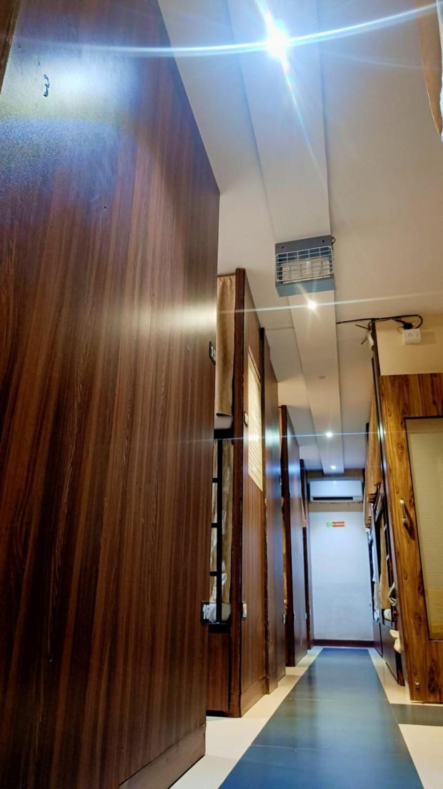 מומביי Almas Dormitory 24 Hours Aircondition מראה חיצוני תמונה