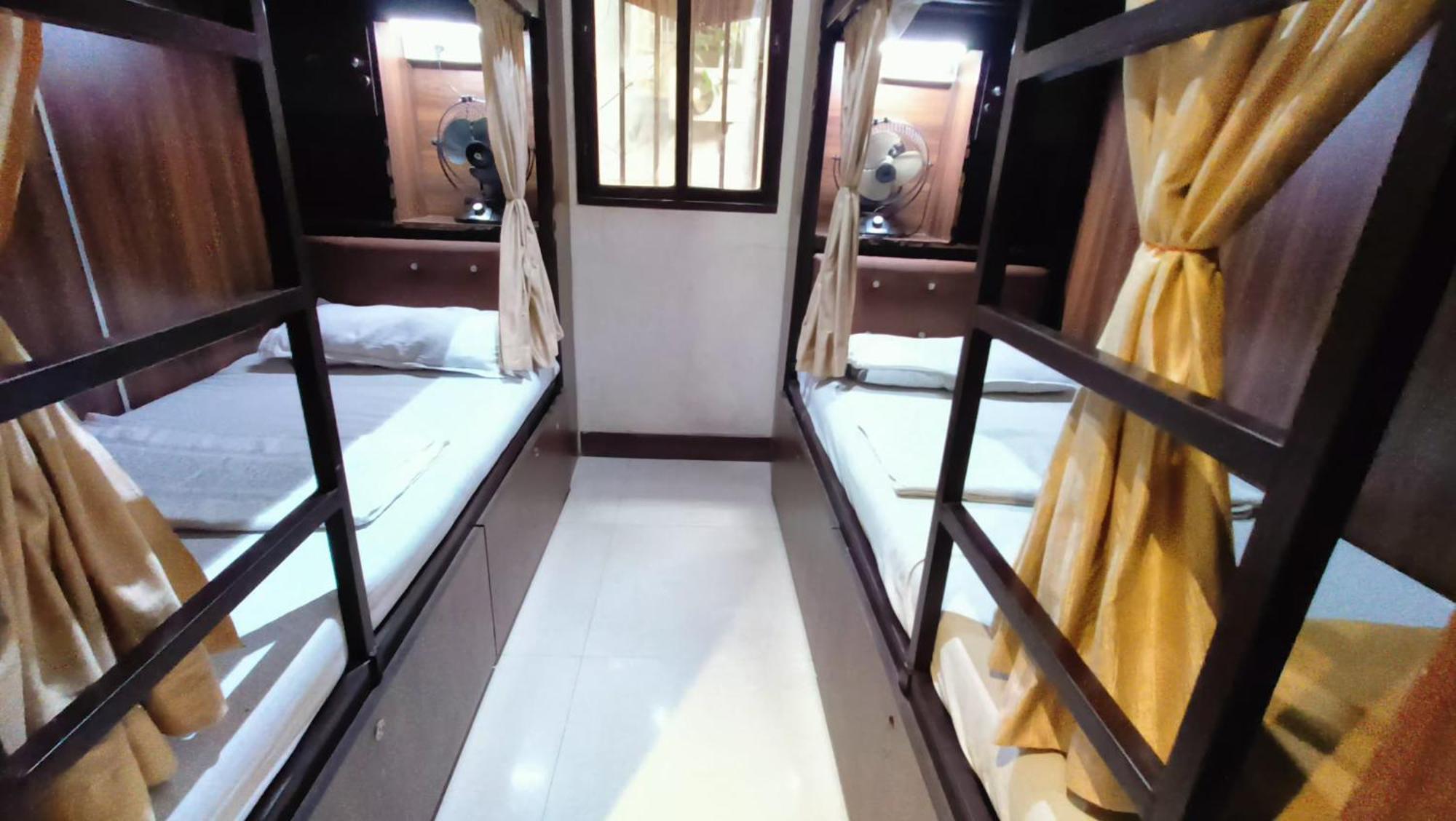 מומביי Almas Dormitory 24 Hours Aircondition מראה חיצוני תמונה