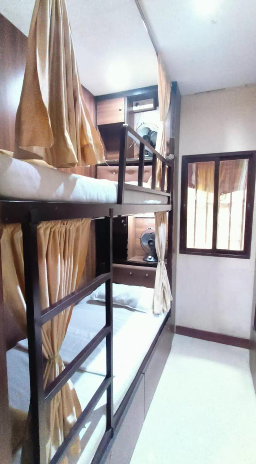 מומביי Almas Dormitory 24 Hours Aircondition מראה חיצוני תמונה