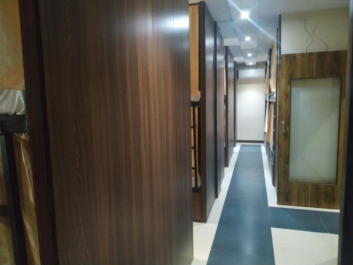מומביי Almas Dormitory 24 Hours Aircondition מראה חיצוני תמונה